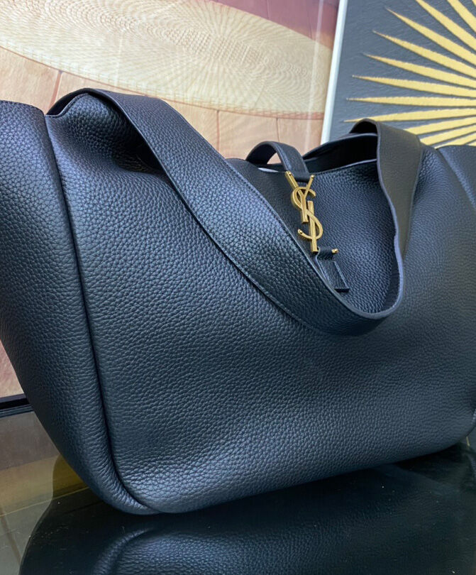 Saint Laurent Bea Tote In Grained Leather Black